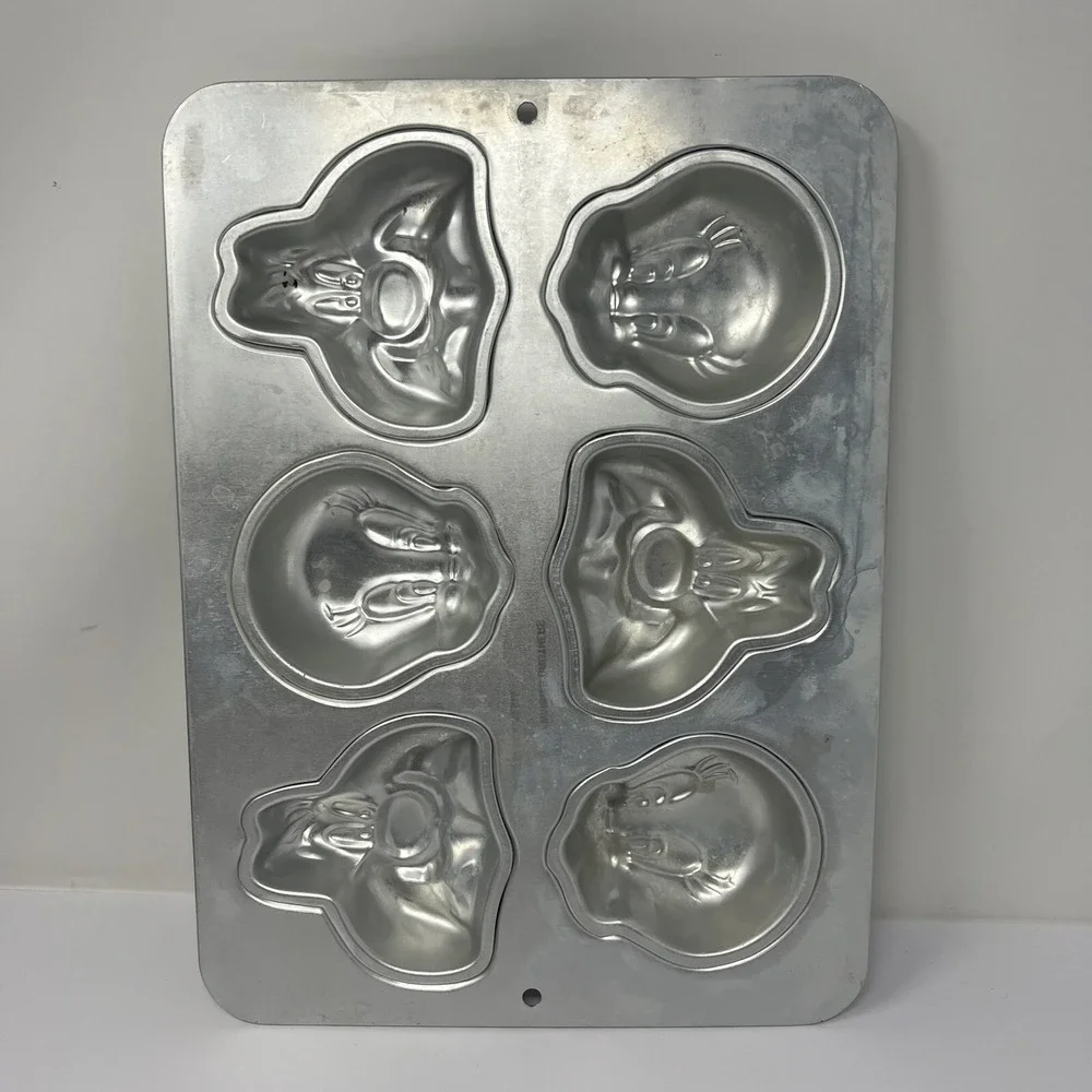 Wilton Vtg Cake Pan Lot‎ 3 Barney Baby Looney Tunes Aluminum Baking Molds 90's